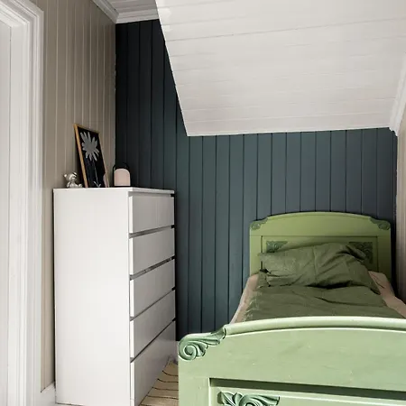 Sentrumsnaer, Tiltalende Enebolig Med Nyoppusset Bad, Carport, Sommerstue, 4 Soverom * ארנדל