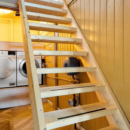 בית נופש Sentrumsnaer, Tiltalende Enebolig Med Nyoppusset Bad, Carport, Sommerstue, 4 Soverom *