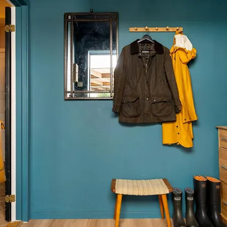 Casa de Férias Sentrumsnaer, Tiltalende Enebolig Med Nyoppusset Bad, Carport, Sommerstue, 4 Soverom *