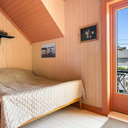 Sentrumsnaer, Tiltalende Enebolig Med Nyoppusset Bad, Carport, Sommerstue, 4 Soverom *