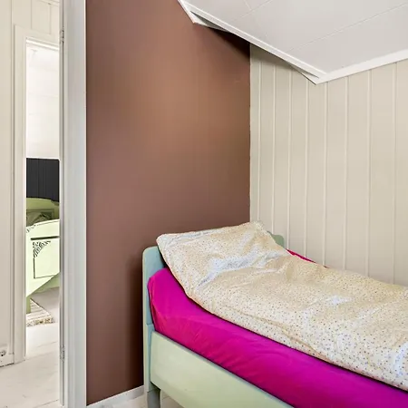 בית נופש Sentrumsnaer, Tiltalende Enebolig Med Nyoppusset Bad, Carport, Sommerstue, 4 Soverom