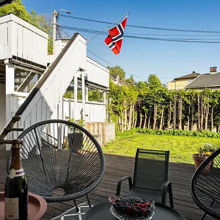 בית נופש Sentrumsnaer, Tiltalende Enebolig Med Nyoppusset Bad, Carport, Sommerstue, 4 Soverom